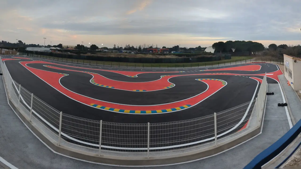 La piste de modélisme RC du parc de Grammont à Montpellier, avec ses vibreurs rouges